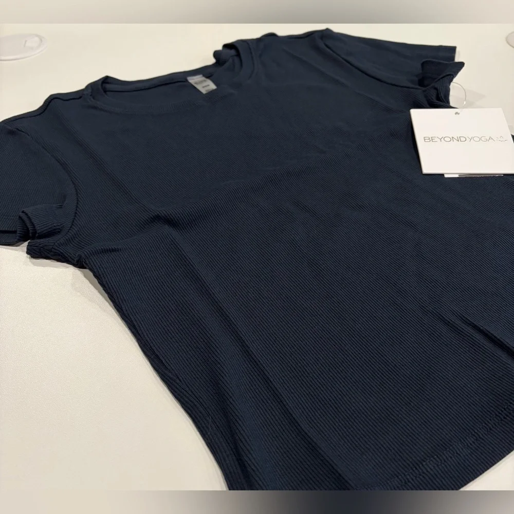 Beyond Yoga Women's Small Rib Baby Tee Nocturnal Navy Blue NWT T-Shirt Cropped - Picture 2 of 8